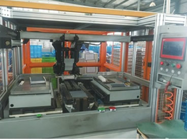 The heater core body semi-automatic assembling machine